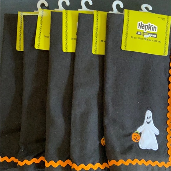 NWT Set of 4 Halloween napkins - Picture 2 of 3